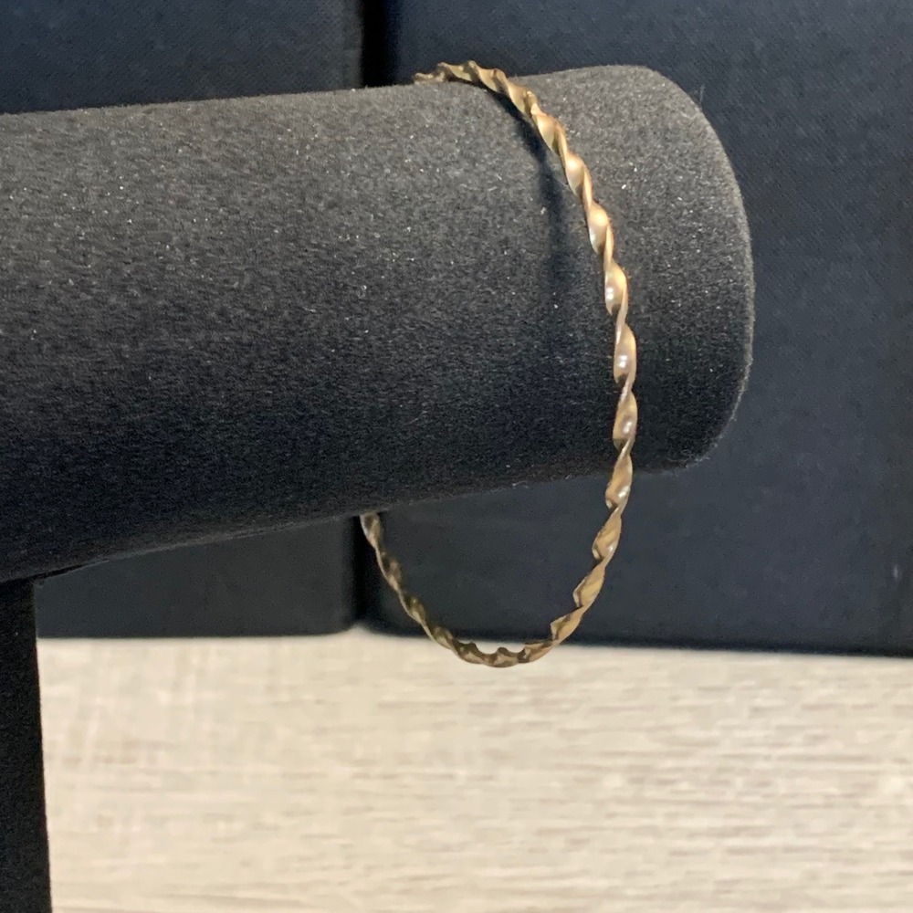 Gold Tone Twisted Rope Bangle Bracelet 9 Inch Circumference Slim Slip On 4379